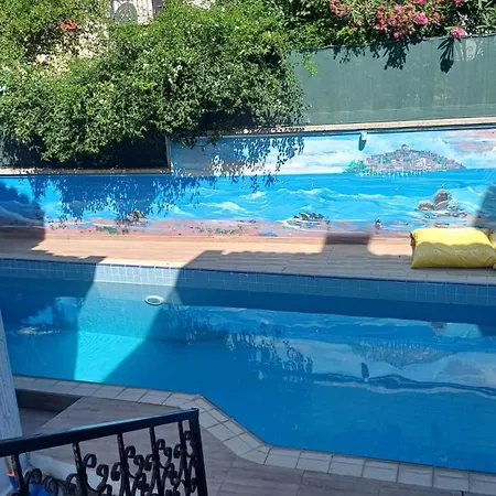 Hotel Cunda Palace *